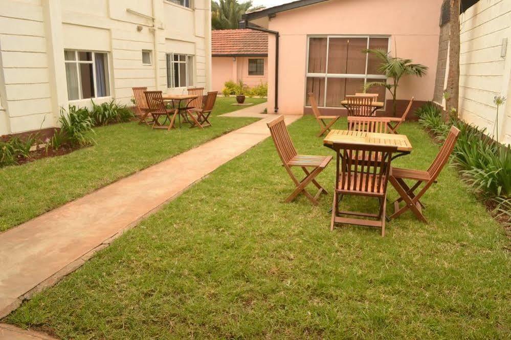 Palm Tree Bed And Breakfast Nairobi Esterno foto